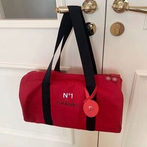 Chanel No.1 de Chanel Tote